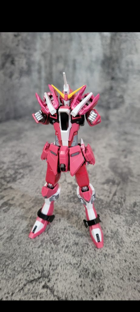 インジャ弐式はこのように変形して格納形態になります。差し換え無し。