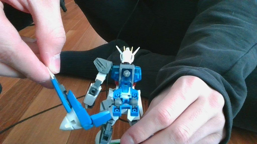 ストライクとバックパックの接続部です。見ずらいですがスラスターに合うよう加工してます。(gundam-kao5)