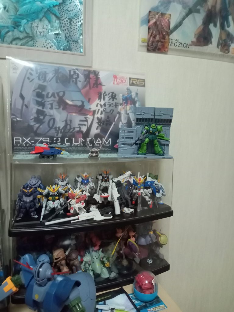 名前バッチリでてますね😅サインはアムロ芸人のワカイオサム氏🤩カプセルトイは先輩から「押し入れからでてきた！いる？」と🥳言われた、マラサイ（30年以上物？）です😍組むのがもったいなく、そのまま