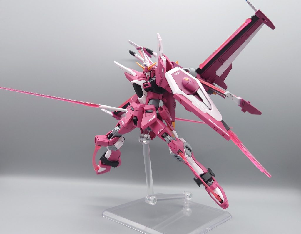 パッケージ風にポージング劇中でも両手両足フォランテスのサーベルを展開して戦闘していたけど、よく自機に当たらず振り回せるなぁ、と最強はアスラン・ザラといわれるだけはある