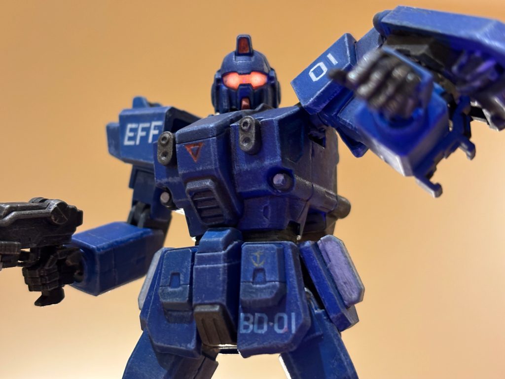 久々、アイビスペイントでバイザー奥のセンサーが光っているように加工してみました。