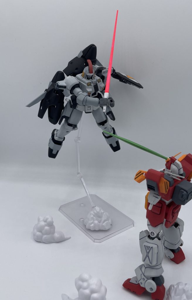 ドーバーガンで氷を崩しつつ戦いを進める中に、ゼクスの経験と戦巧者ぶりが発揮されていました。銃火器での戦いでは決着がつかず、ビームサーベルでの斬り合いへとなだれ込みます。 ガンダムWのビームサーベルって、意外と”斬れません”よね。サーベルで互いをペしペしとシバキ合っているように見えるのは、私だけでしょうか^^;笑