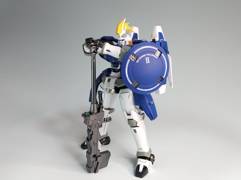 劇中で印象的な、ドーバーガンを置いて構えているポーズ通称『エレガントなポーズ』劇中では、腕の高さが胸より下なんですが、再現しようとすると銃身の長さを変更しなければならず、諦めました。腕が高い為、あおりでの撮影がうまくできず、横から撮影しています。