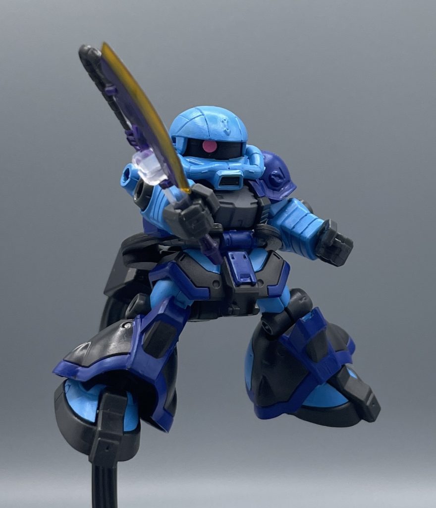 溶断ッ!!! 得意のホバー走行で高速移動しながらヒートホークをぶん回す恐ろしい機体。しかも、そのパイロットはラルさんと来たもんだから大変だ!
