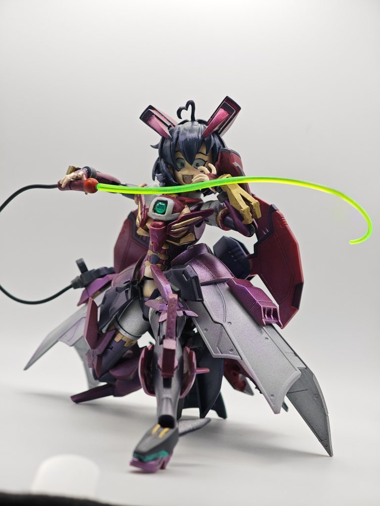 基本は30MS素体同様に可動しますが装備品が干渉しまくるため塗装が禿げる禿げる…。