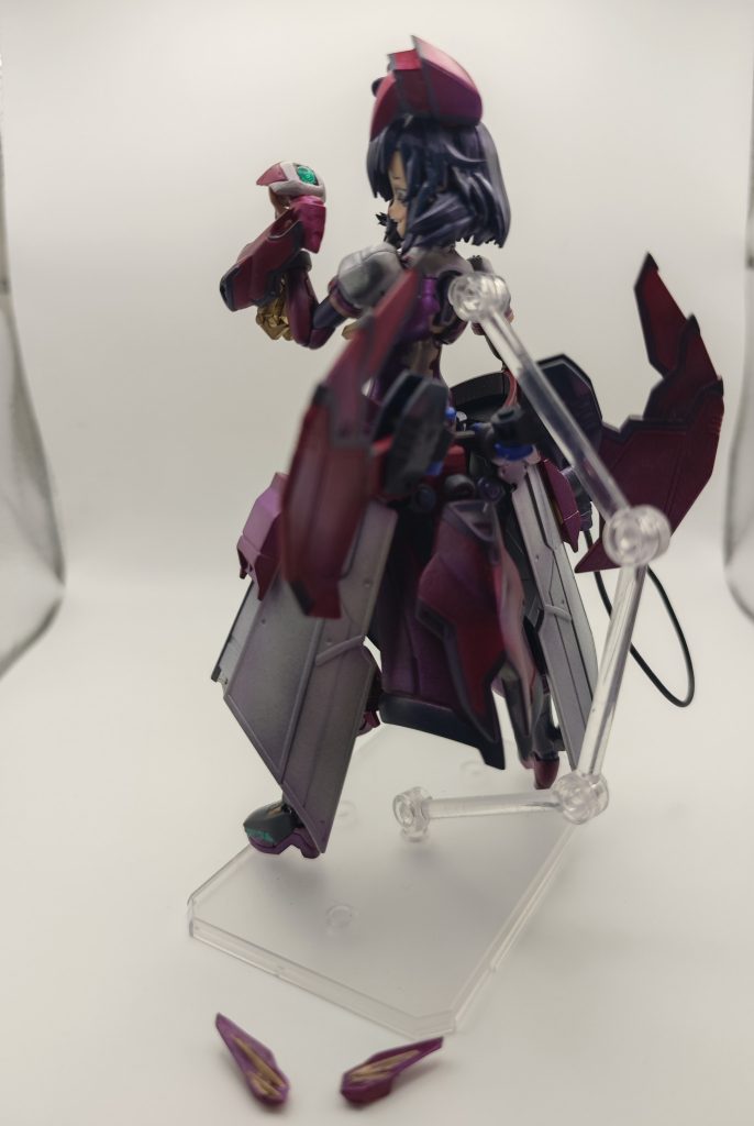 「ゼロシステム」エピオン由来の特殊装備、敵対したMS少女の行動を予測し演算「勝利のための行動」を導き出す極めて強力な装備だが本人は…ネタバレとしてこの能力を嫌っており基本は変身直後に取り外され使用されることは滅多にない。…という訳でゼロシステムというか胸周りの一部の装甲は取り外せますが晒そうものなら間違いなく消されるので晒せません。ゼロシステムに関してはぶっちゃけほぼ対GANSTA用に用意したパーツです。