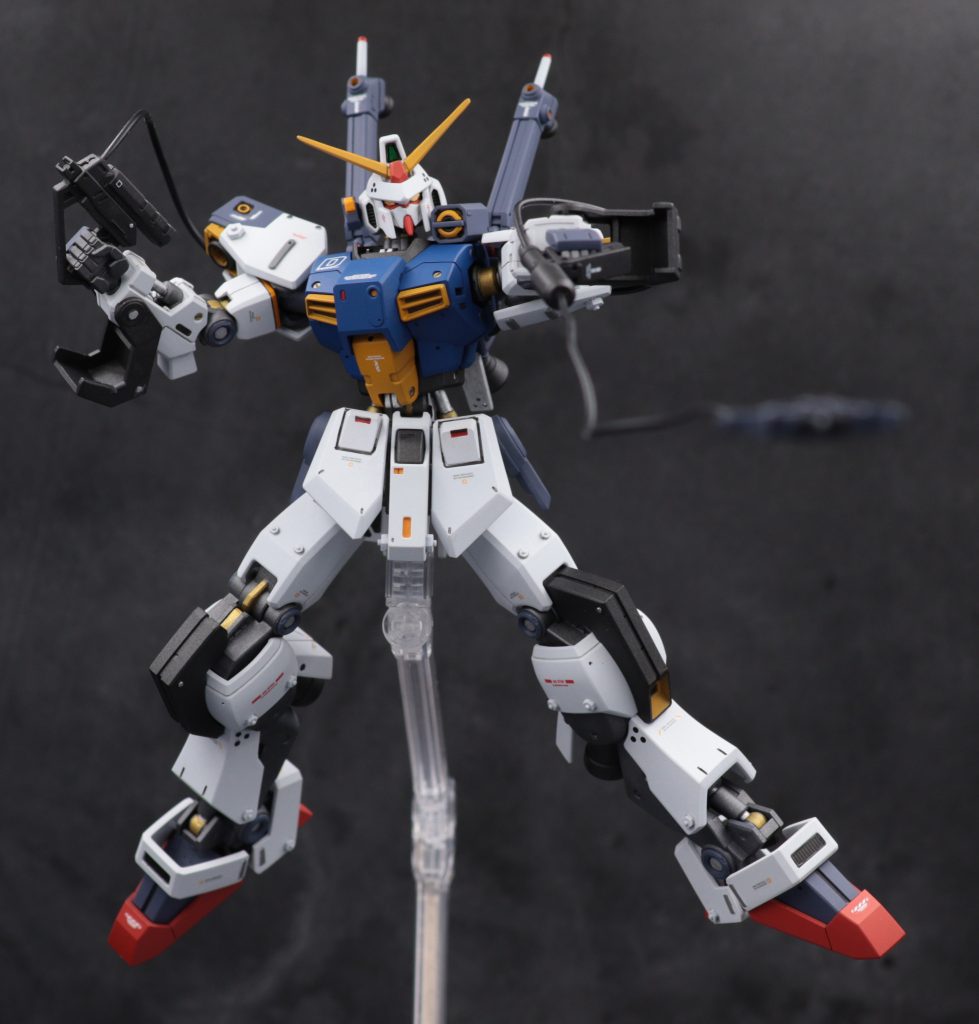 リベットガンとマグネットアンカー。背中からリード線が出るの面白いですね。