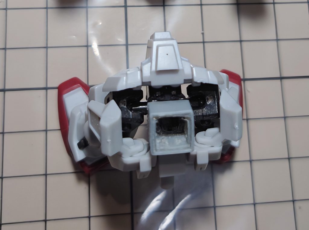 下半身がわには、軸が丸見えで貧弱に見えるのでガバーで隠すようにして見ました。 