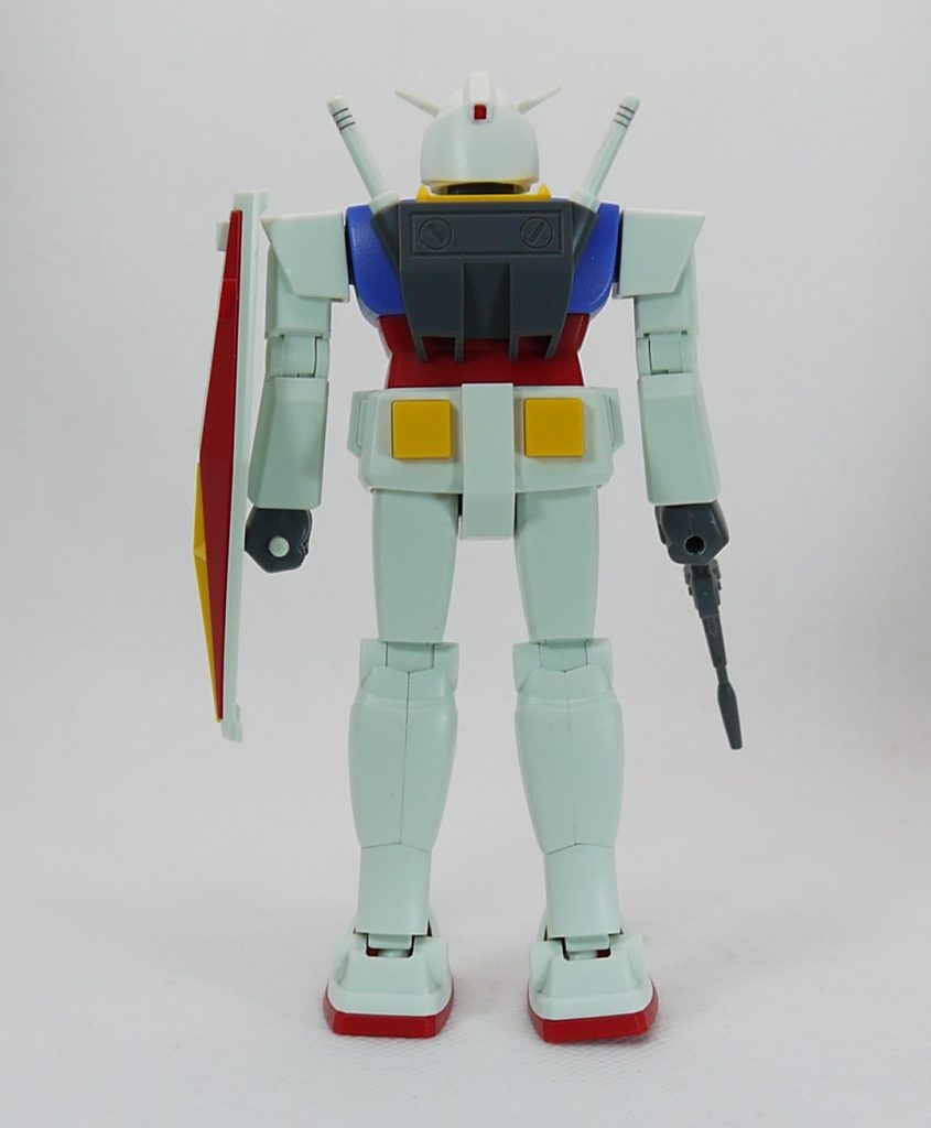 そう言えば、なぜか腕の部分が斜めの形状になっているんですよね。昔のは真っ直ぐだったのに。 『プラモ狂四郎』的にも、やはり股間の可動がネックですね。足を開くだけでだいぶ格好良くなるんですが。 ここはENTRY GRADEとミキシングして、昔の雰囲気を残しながらも格好いい感じに出来るかもしれません。