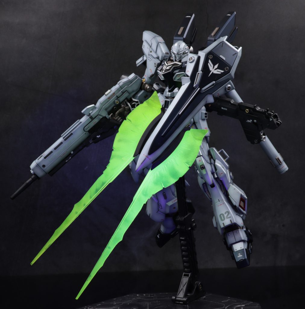 本来ビームアックスは余剰扱いでしたが付いてきたのでシールドに装備できるようにしました。ビーム刃は付属しないのでボリノークサマーンで余ったものを使用。