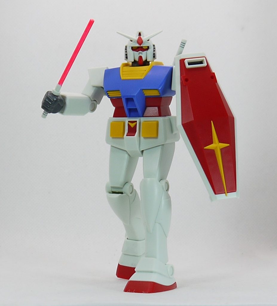 ビームサーベルのビーム部はガンダムマーカーの蛍光ピンクで塗装しています。