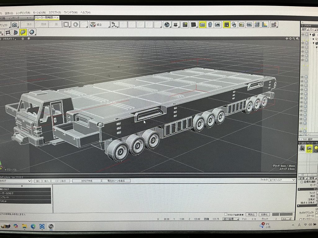 少し体調復活してきました。大人しくせぃ！と言われつつPCにてデータ暫定完成まで詰めてみる。さらに機械任せで出来る所だけなら…とコッソリ寝床を抜け出し出力。…自動車系3Dモデラーの方々はすごいなぁと思いました。ボディ部分の一発出力に初回は大失敗。庶民には致命的に厳しい樹脂の無駄遣い。固着した失敗のデカい板状物体を泣きながら剝がしてると寝床脱走もバレて怒られました。