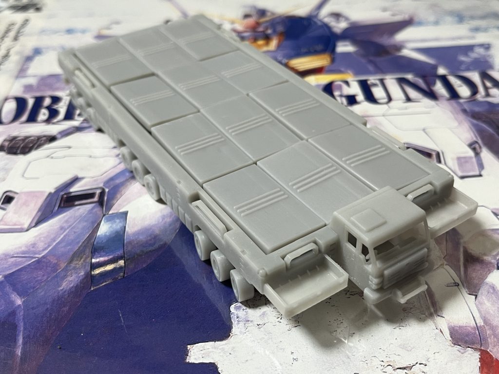 ●コンセプトイメージソースは例のLDジャケット画。古い話なので若い方にはFIX画集の一枚という認識かも？。画中にトレーラーは描かれてないので自由に考えることに。基地内での移設や舗装路での移動架台としての車種と設定。…とて、各種Ｇトレーラー複合＋実際の重機参考＋捏造。