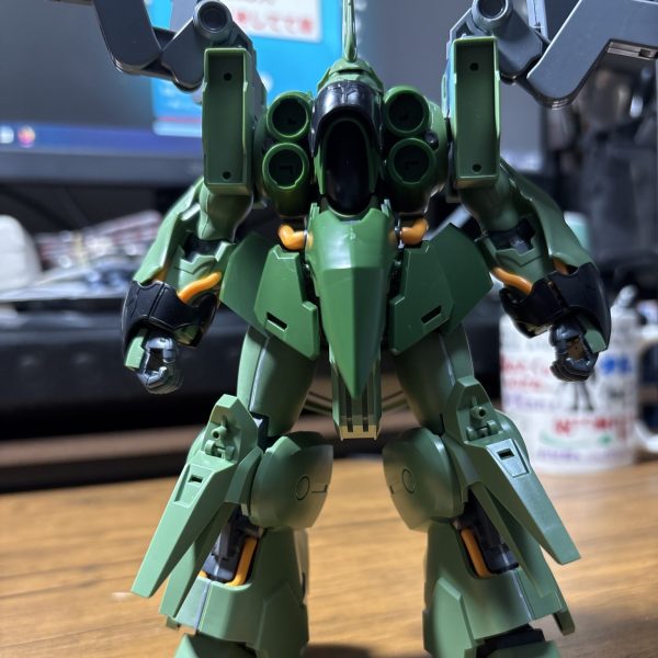 お久しぶりです！最近あまりガンプラ活動出来てませんが長い事積んでいたクシャトリヤの作成に踏み切りました〜ヽ(´▽｀)/頭部、肩関節とバインダーアームの可動域増加。足の幅を全体的に0.8mm厚み増加しています。 （1枚目）