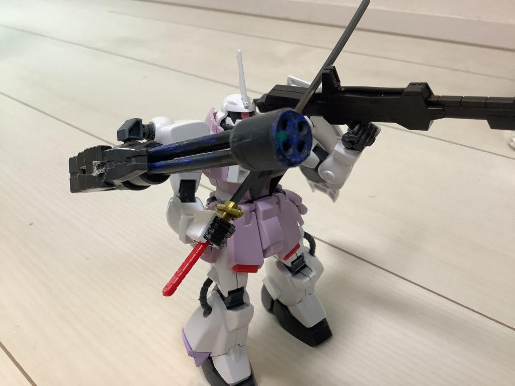 追加装備にルブリスウルのガトリングガン、刀を使用ガトリングは絵の具で汚れを再現