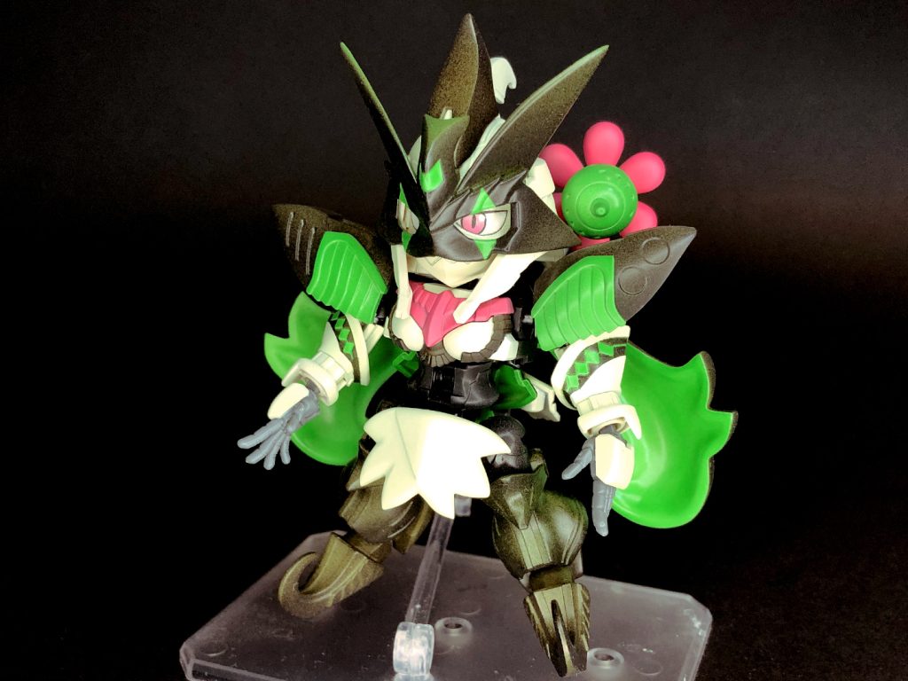 正面SDガンダムワールド ヒーローズ「クレオパトラキュベレイ」をベースに制作よく分かるところでマスク、背中の葉っぱ状マントの改造が見えますがそのほかも色々と手を加えました！