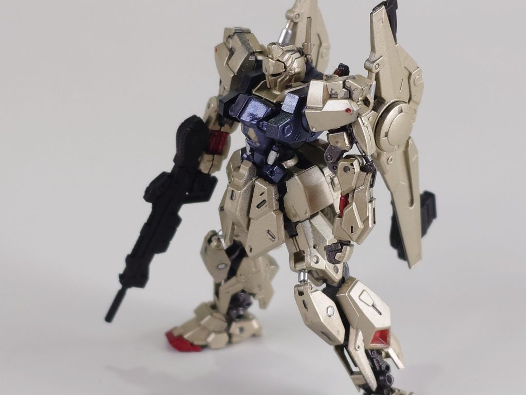 やや斜めから殆どマスキングも必要なくサッと塗装できるのはいいですね