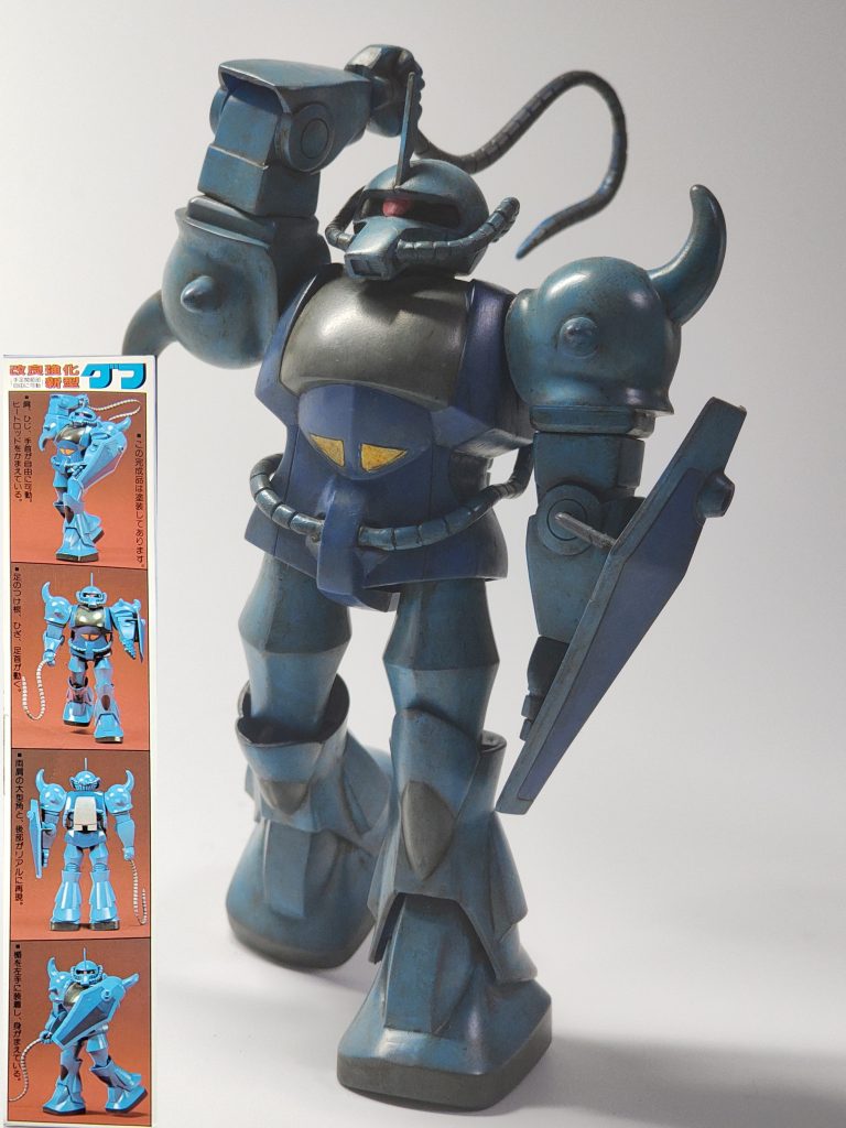 箱の横の写真の真似をする。かわいい。一番上はかろうじてできたけど、一番下の謎のポーズをとろうとすると、盾を持ってる側に、前に倒れてしまい立てない。なぜだ。