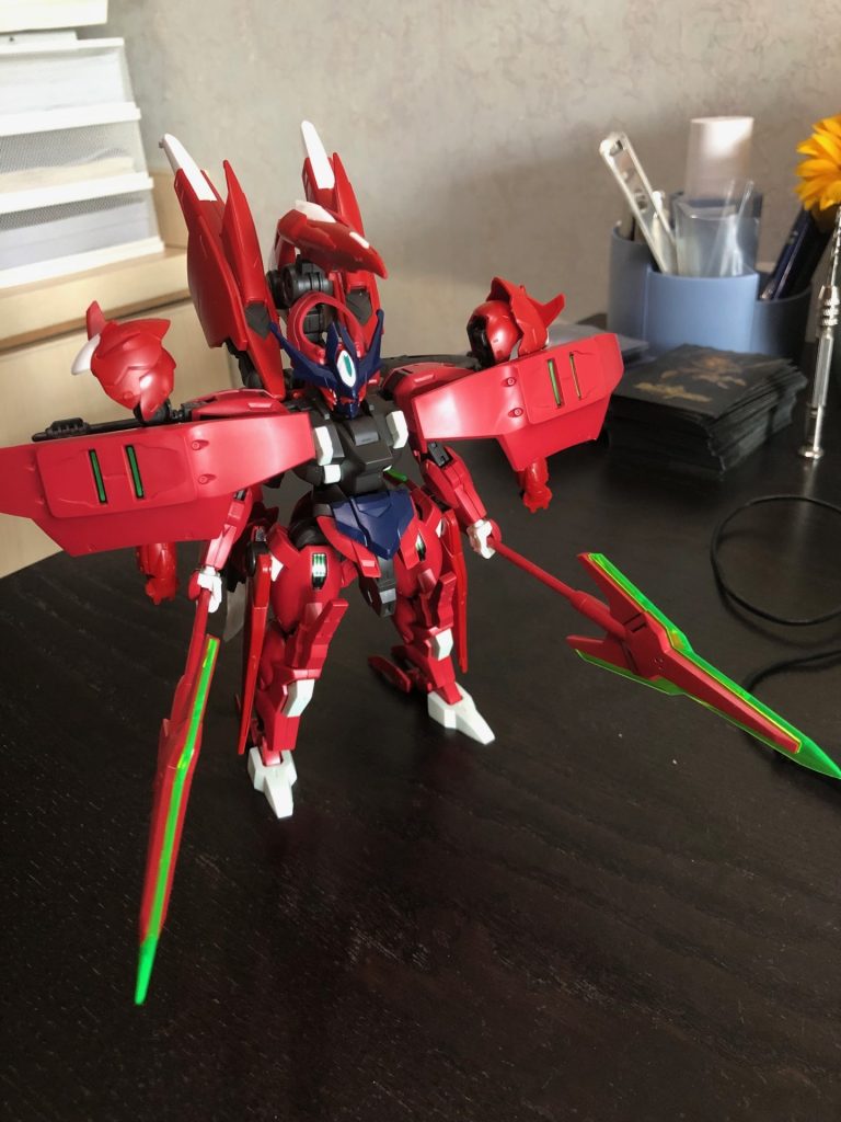 Literally a kitbash of darilbalde and amazing barbatos. All I did was drilling holes at the back of darilbalde and adjust the joint of amazing barbatos' arms so that it could connect to darilbalde's shoulder. Thanks to the color similarity of both models the kitbash doesnt look too out of place and parts kinda fit with each other.