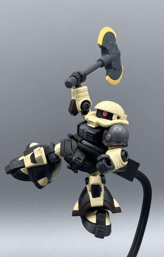 ジャイアント・ヒートホーク！！！　ディランザに付属する大型ヒートアックスを装備。イメージとしては、オルテガの持つジャイアント・ヒートホークですが、両刃なことでより強そうに見えます。サンドカラーとの相性も良いのではないでしょうか。