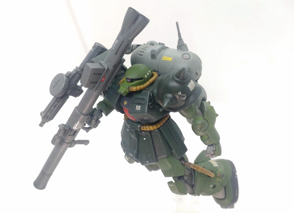 木星資源(ヘリウム)の輸送船を護衛する為の機体で、大容量の推進剤が入ってそうなバックパックが特徴です。