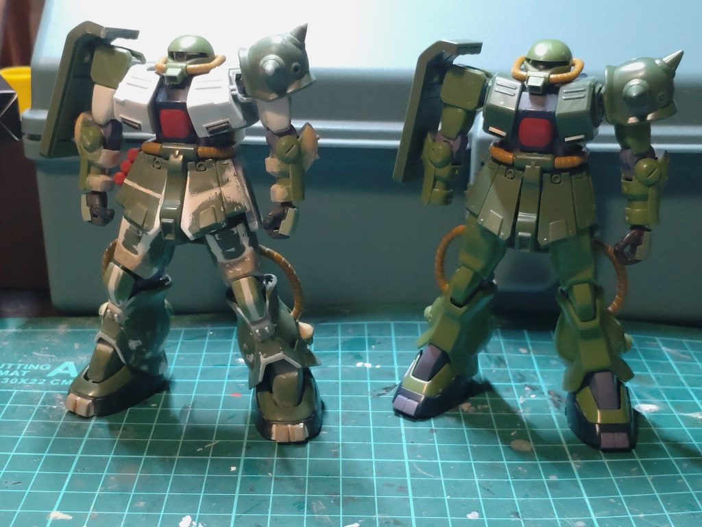 ザク改(FZ)としての自分の理想のプロポ―ションに近づけるべく、全体的に各所をいじってます。胸は左右に分割したHGUCの旧ザク、脚はオリジンザクを移植後、細部をチマチマと似せていってます。