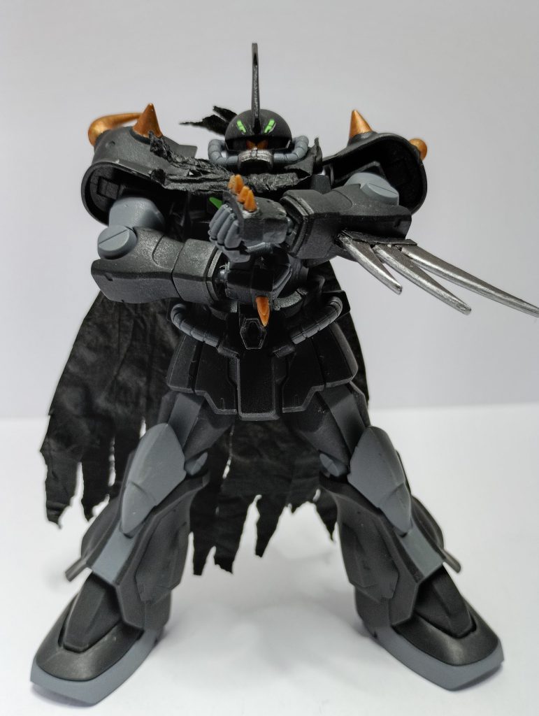 「グラナダに捨てられていたグフカスタムをとあるパイロットが改造。色は大気圏突破時に黒くなった」というイメージで作成しましたW。ネーミングについては……あまり触れないでください……