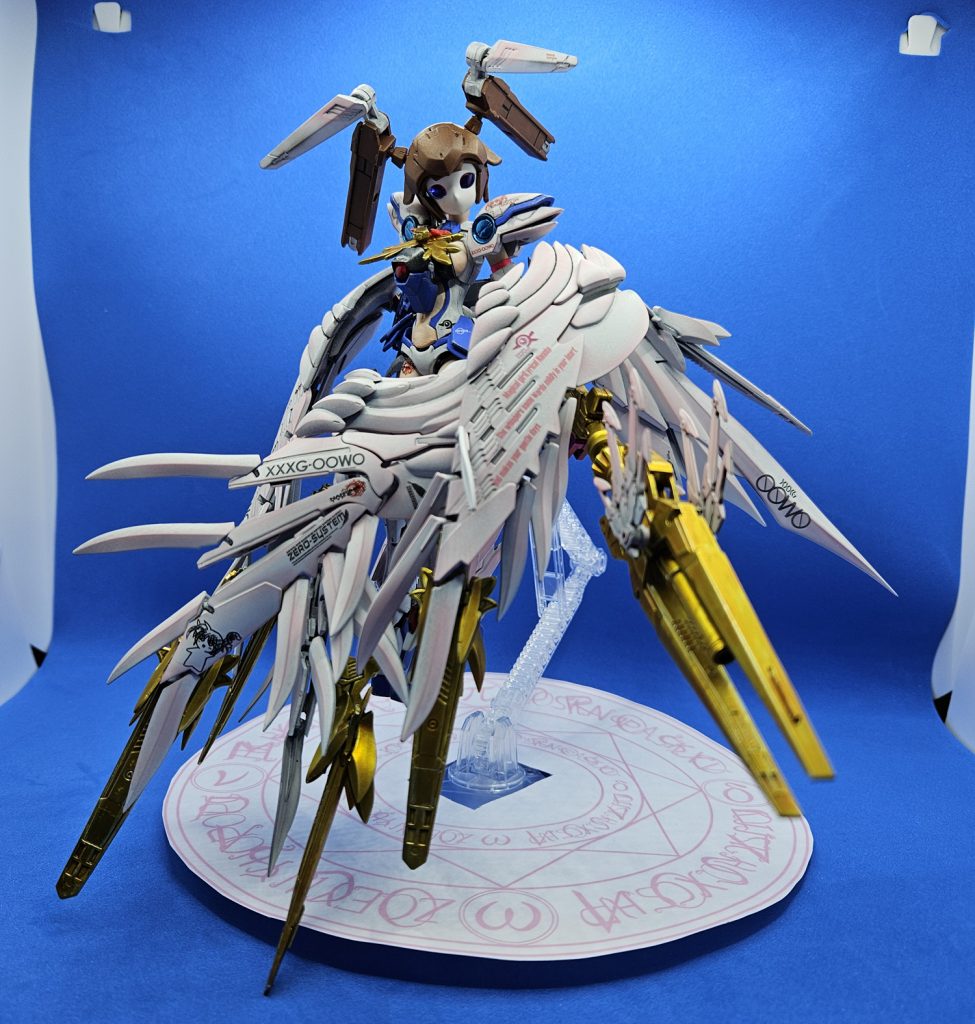 魔法少女リリカルなのはシリーズの主人公・高町なのはを11年越しにまたガンプラ化しましたなのははもとよりガンダムに例えられることが多く私も結構前からRGウイングゼロEWでリメイクしようと思っていたけどなかなか着手できずにいたそんなところに昨年の12月29日になのはシリーズの新作情報が発表されましたなんと同じ日にガンスタのウイングコンが開催されますさらにですね　高町なのはの誕生日は3月15日（昨年で公式設定になった模様）そしてウイングコンの締め切りも3月の中盤頃に……ああ、これはもう運命でしょう「今こそ作れ」という天命だ 