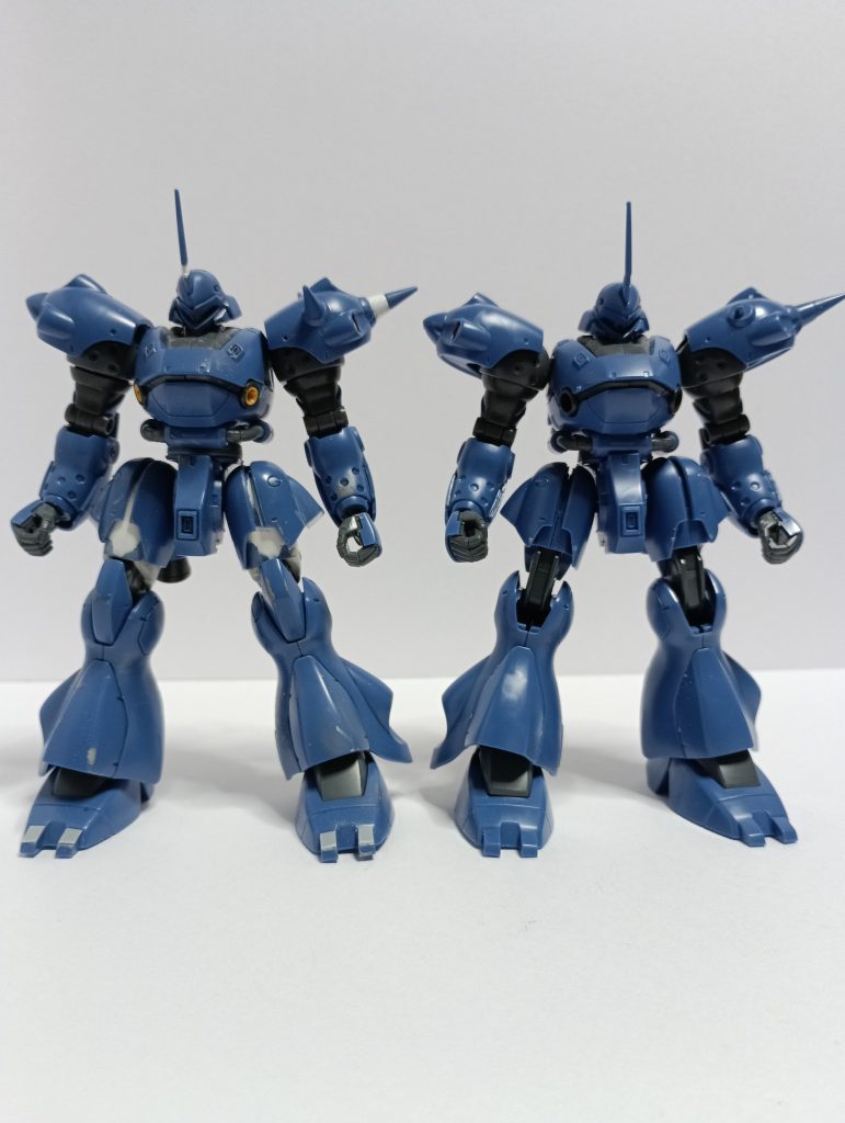 左が改修したもの。主な改修点は、首・腰・腿の延長。肩アーマーの接続位置の変更。腕の付け根部分の短縮化を行っています。