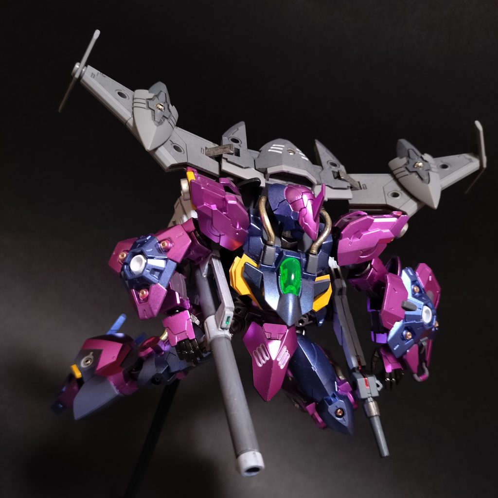 2.    マフティーことハサウェイが搭乗する機体として、フラッグシップ機としての性能が付与されていた。