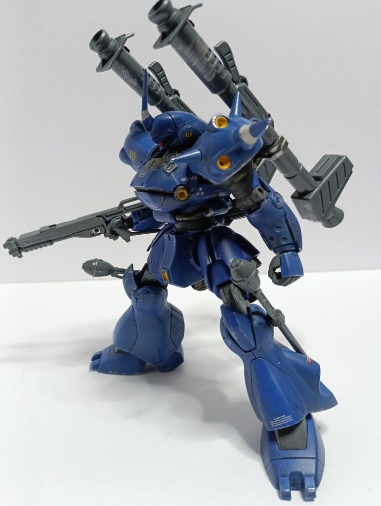 色はコバルトブルーで塗装。ウェザリングカラーで汚し処理を行い。各所にシルバーでチッピングを行ってみました。