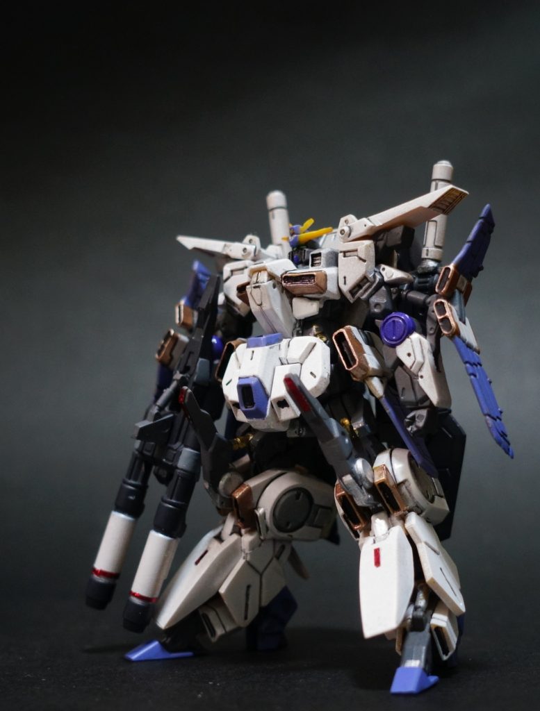 3.    第一次ネオジオン抗争後、3体の試作機のうちの1機がネエル・アーガマに配備された。