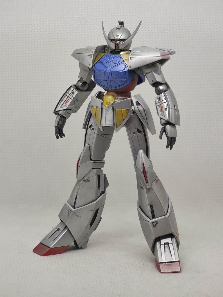 スミ入れ、デカール貼り後、半艶でオーバーコート。シルバー塗装そのままだと明るすぎな感じだったのですが、スミ入れの工程でウエザリングカラーを塗ったら、良い感じに一段暗くなりました。