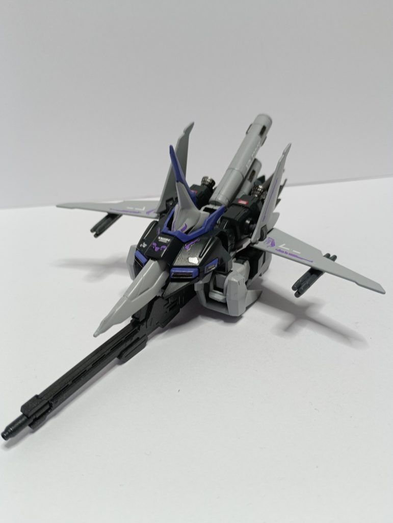 バウ・アタッカー。ライフルは別キットのものに、バウ本来のライフルにあった胴体との接合パーツを取りつけています。