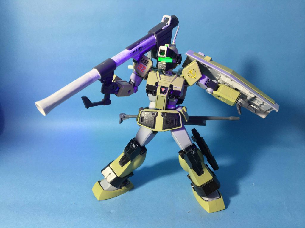 ハイパー・バズーカ構える