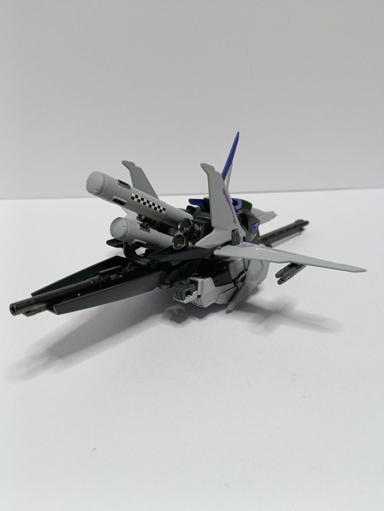 シールド裏にはシナンジュスタイン辺りの砲塔を取りつけています。