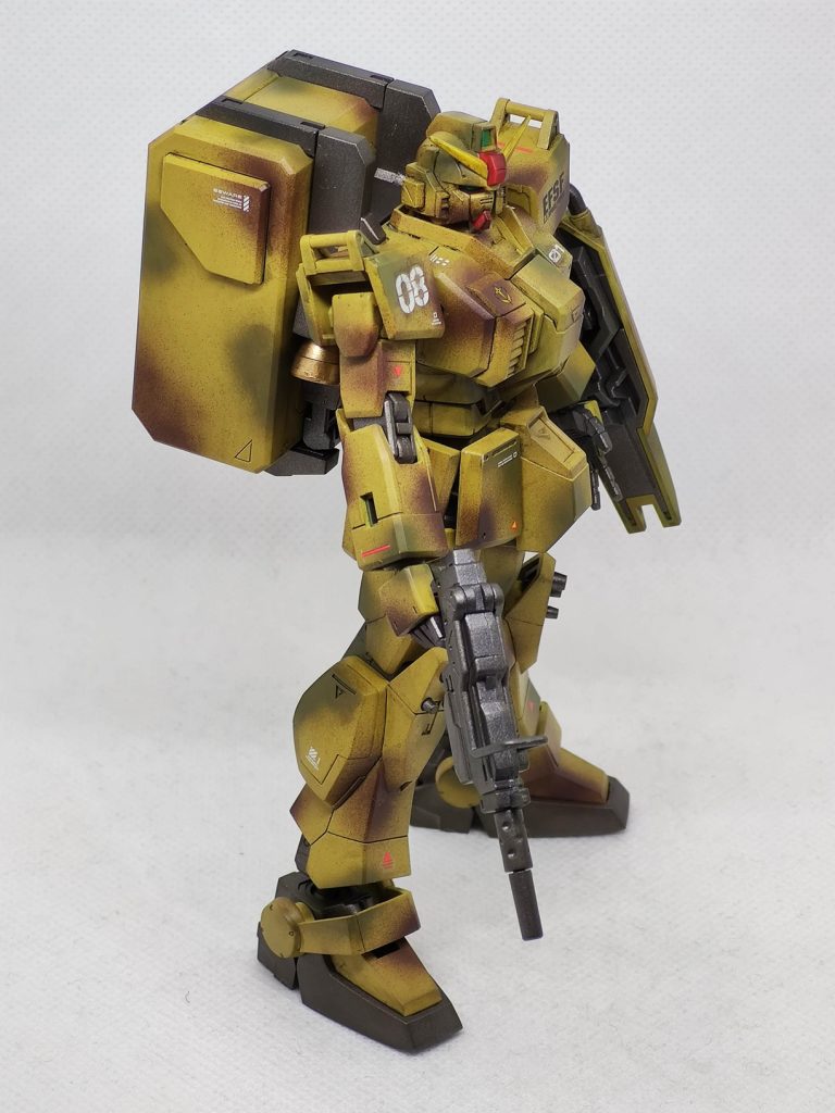 背中のコンテナ、やっぱり重そう。ポーズを付ける時にバランス取るのが難しかったです。