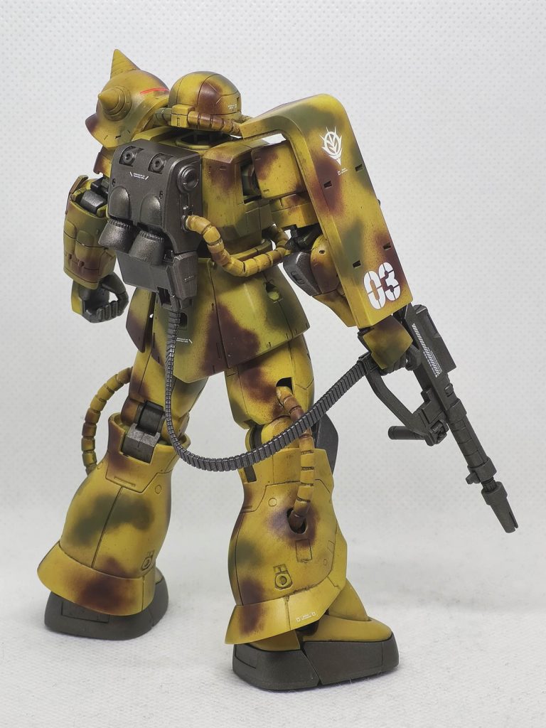 マシンガンはバックパックからのベルト給弾式のようです。