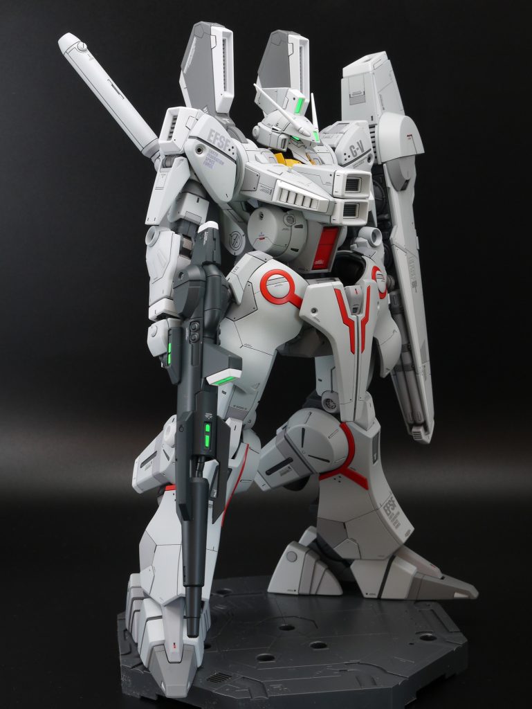 キットのライフルもつくってあります。ただしグリップは共用なので、色が合わないのと、2丁持ちは出来ません。