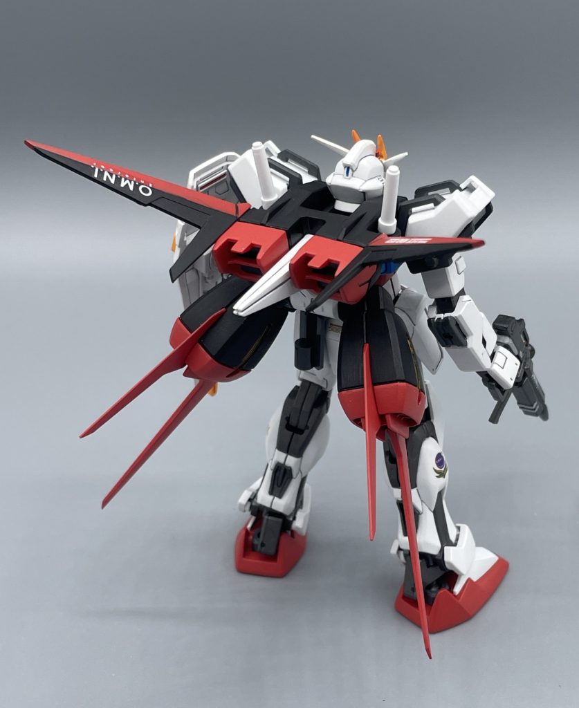 バックショット 今では航空機のつばさのように造形されるエールストライカーですが、この当時の翼は先端がトンガっていました。