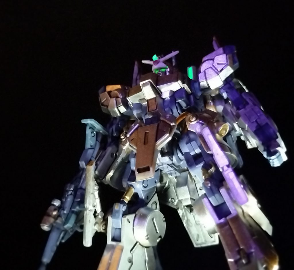 10.    けれど思いっきりあおりで撮ると、ほんとに全高5cm程度なのか疑わざるを得ず・・・。