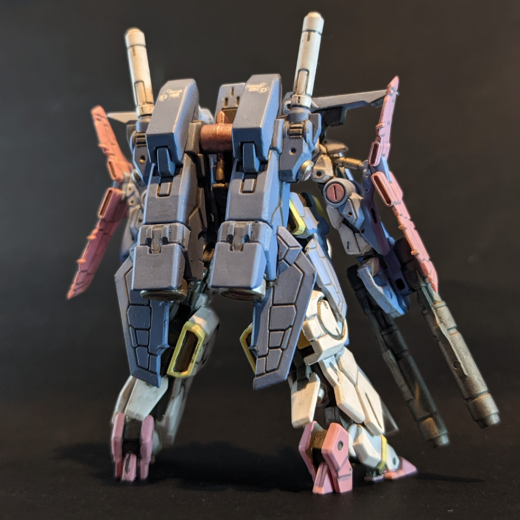 バックショット。実は脚部スラスターを1組無くしてます、、