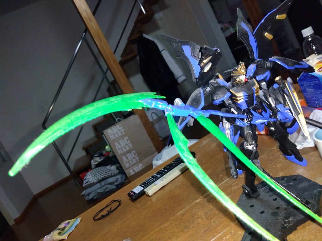 ホコリが・・・機体名、入れ忘れた(zaku-kao10)その名も(gundam-kao1)デス・ヘル・ケルベロストリプル・サイスから三つ首のケルベロスから頂きましたデス(gundam-kao6)