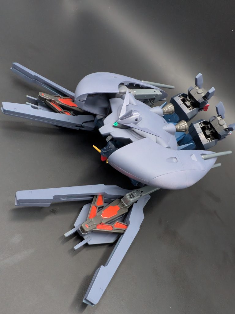 寝かすだけのなんちゃってMA形態モノアイ部分はラゴゥの頭を接着