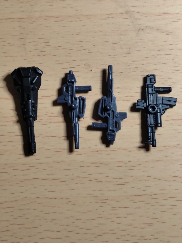 追加武装はガンダムマークⅡのライフル×2I.W.S.Pのビームガトリング砲ギラ·ズールのビームライフル