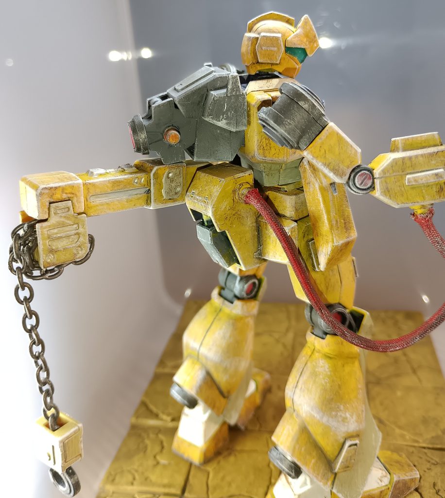 右腕を補助するための増設動力とクレーン