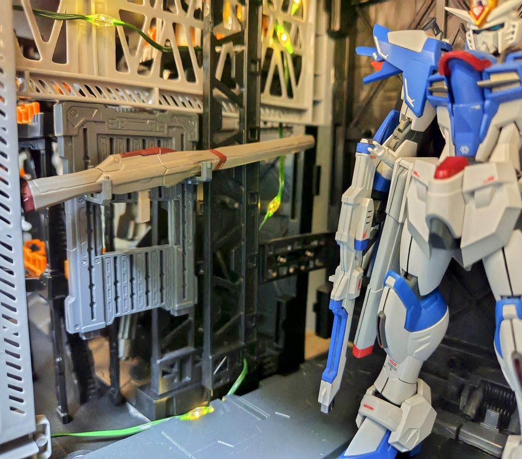 カタパルト部分には武器を懸架するやつもあります。