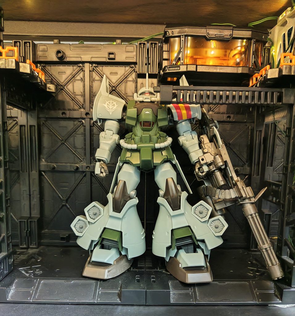 棚にはテープライトとイルミネーションで使うledを這わせてあります。