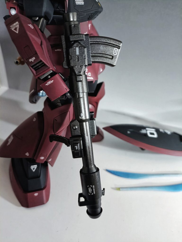 ロケット・ランチャーはHGのドム・トローペンのラケーテン・バズを改造したものです