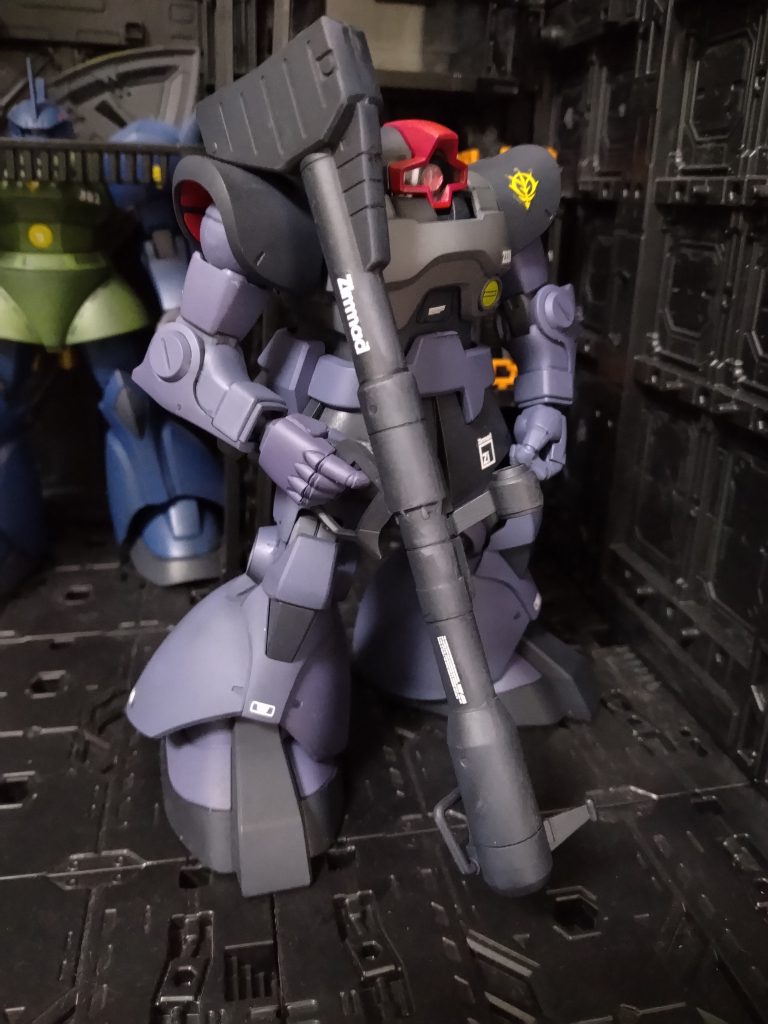 右側からドムにはやっぱジャイアントバズかな？